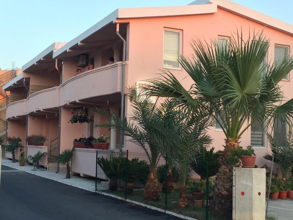Familien Apartment Zeno Ulcinj Esterno foto