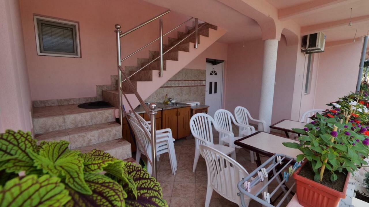 Familien Apartment Zeno Ulcinj Esterno foto