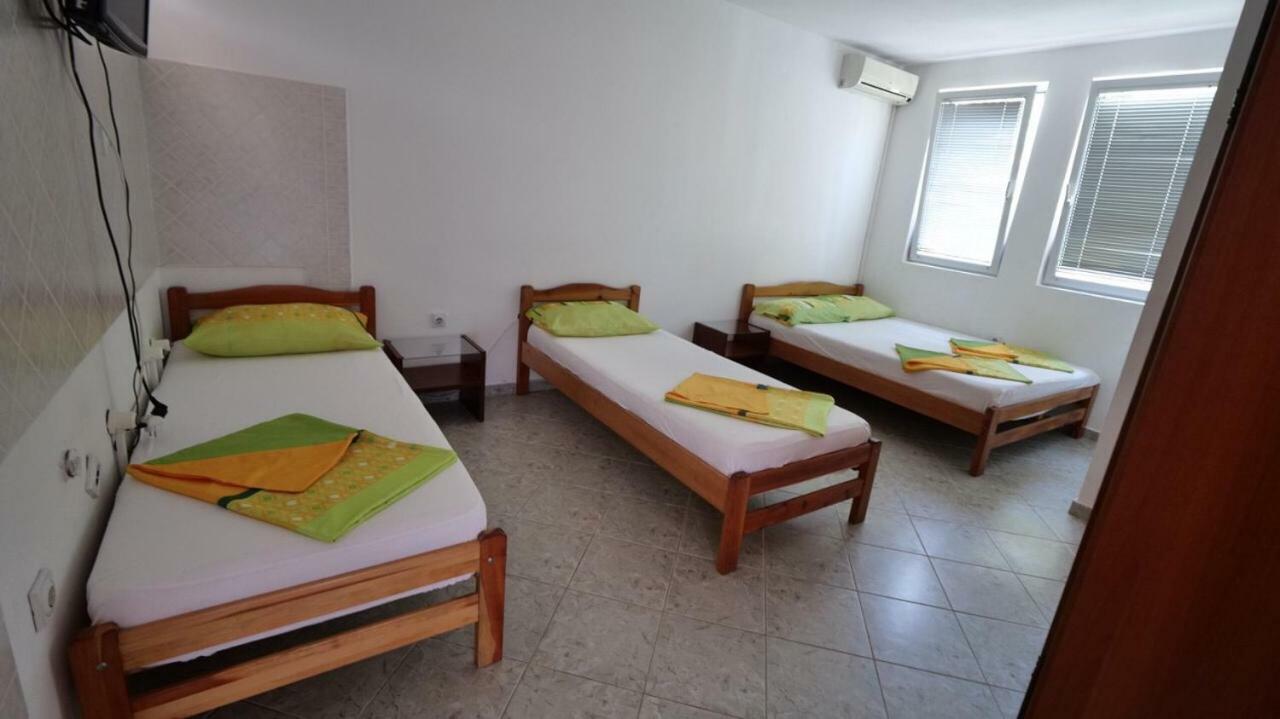 Familien Apartment Zeno Ulcinj Esterno foto