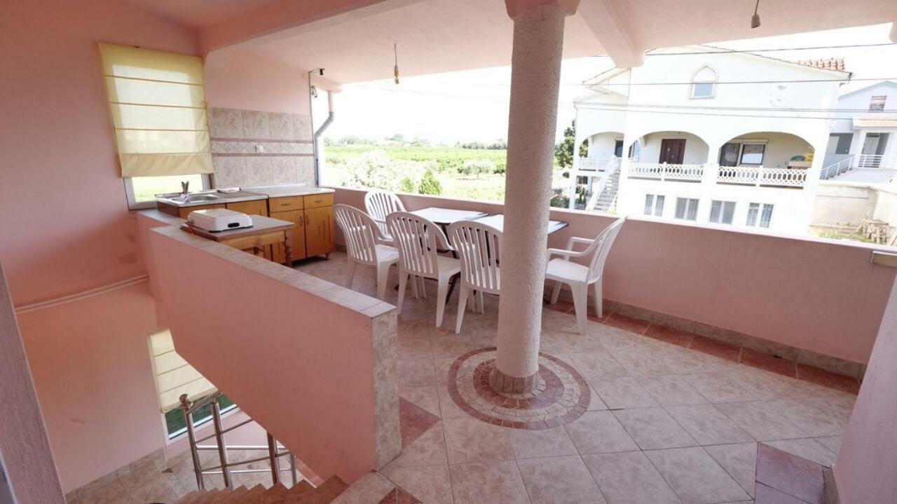 Familien Apartment Zeno Ulcinj Esterno foto