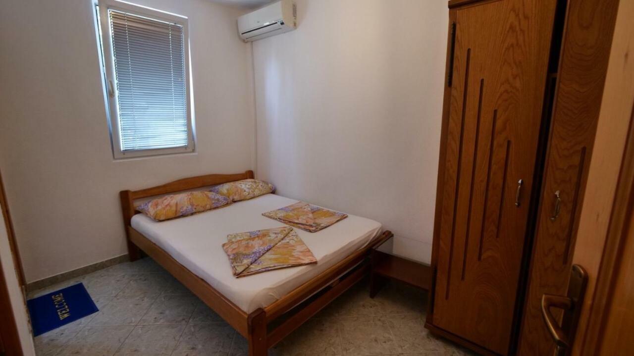 Familien Apartment Zeno Ulcinj Esterno foto